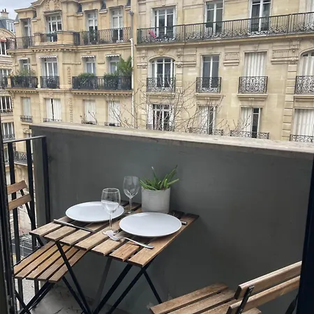 Les Belles Feuilles * París