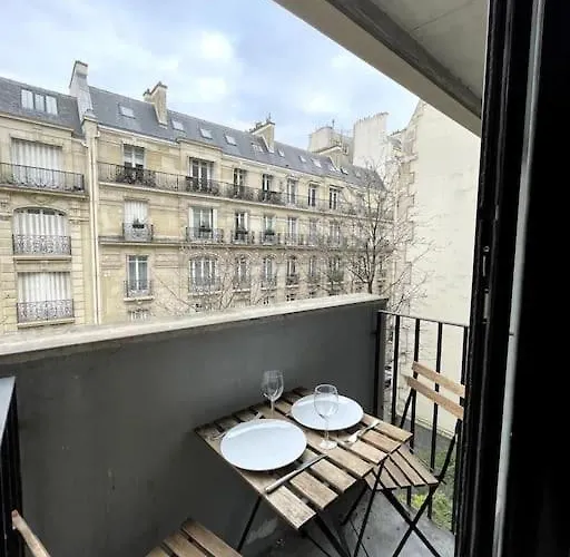 Les Belles Feuilles París